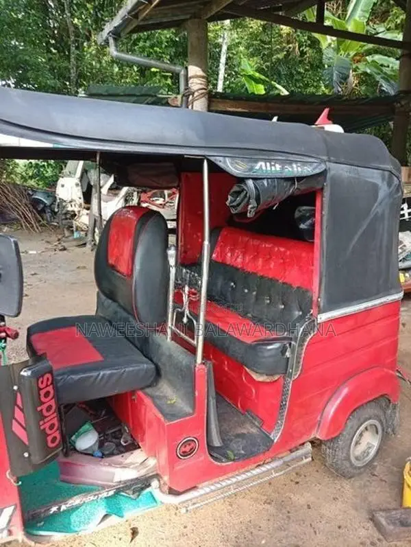Bajaj RE 2014