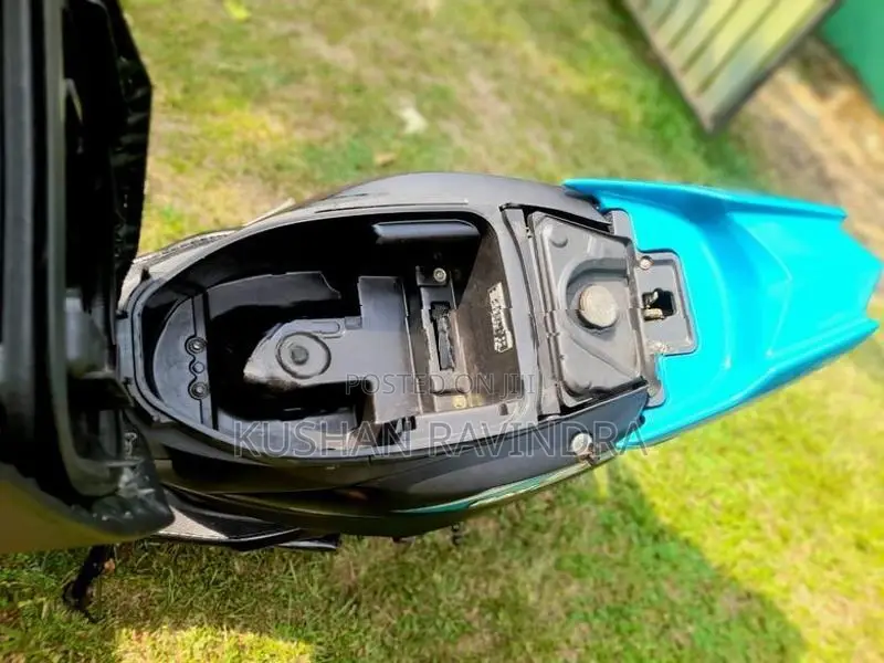 Yamaha RayZR Black Light Blue 2016