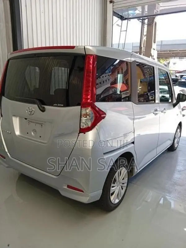 Toyota Roomy x 2023