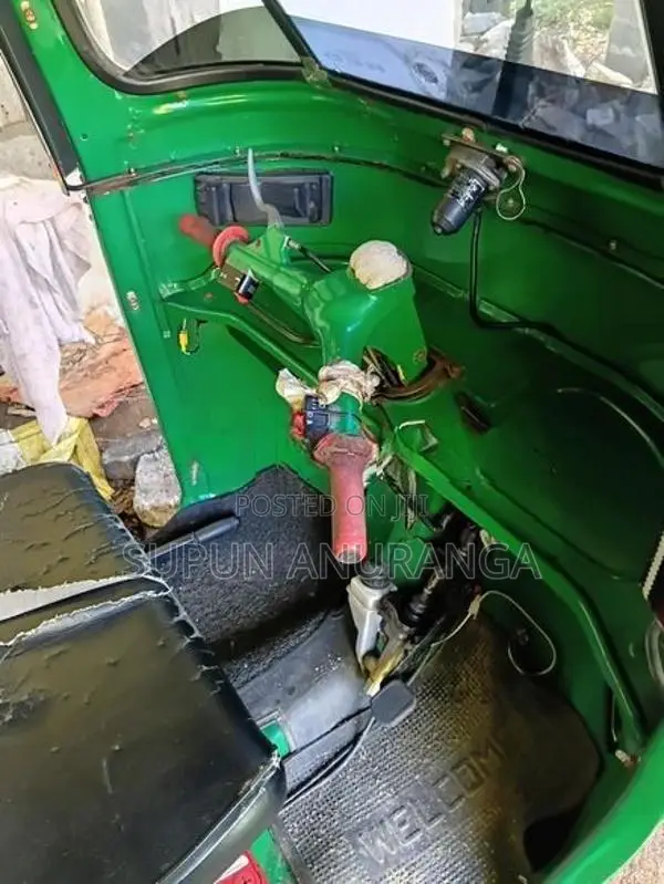 Bajaj RE 2000