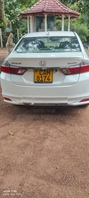 Honda Grace 2015