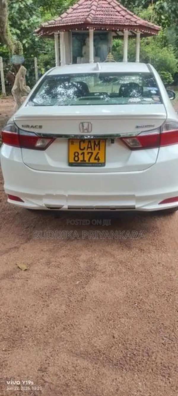 Honda Grace 2015