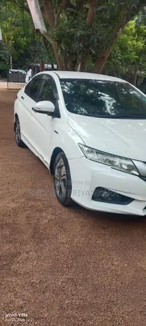 Honda Grace 2015