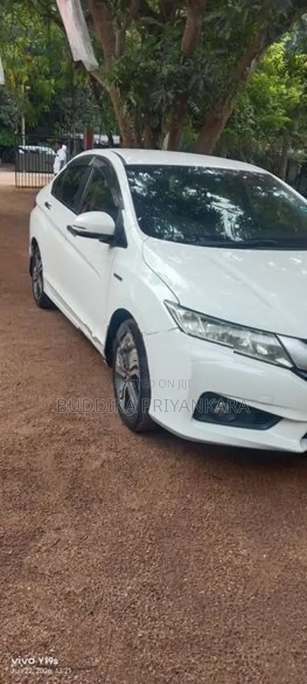 Honda Grace 2015