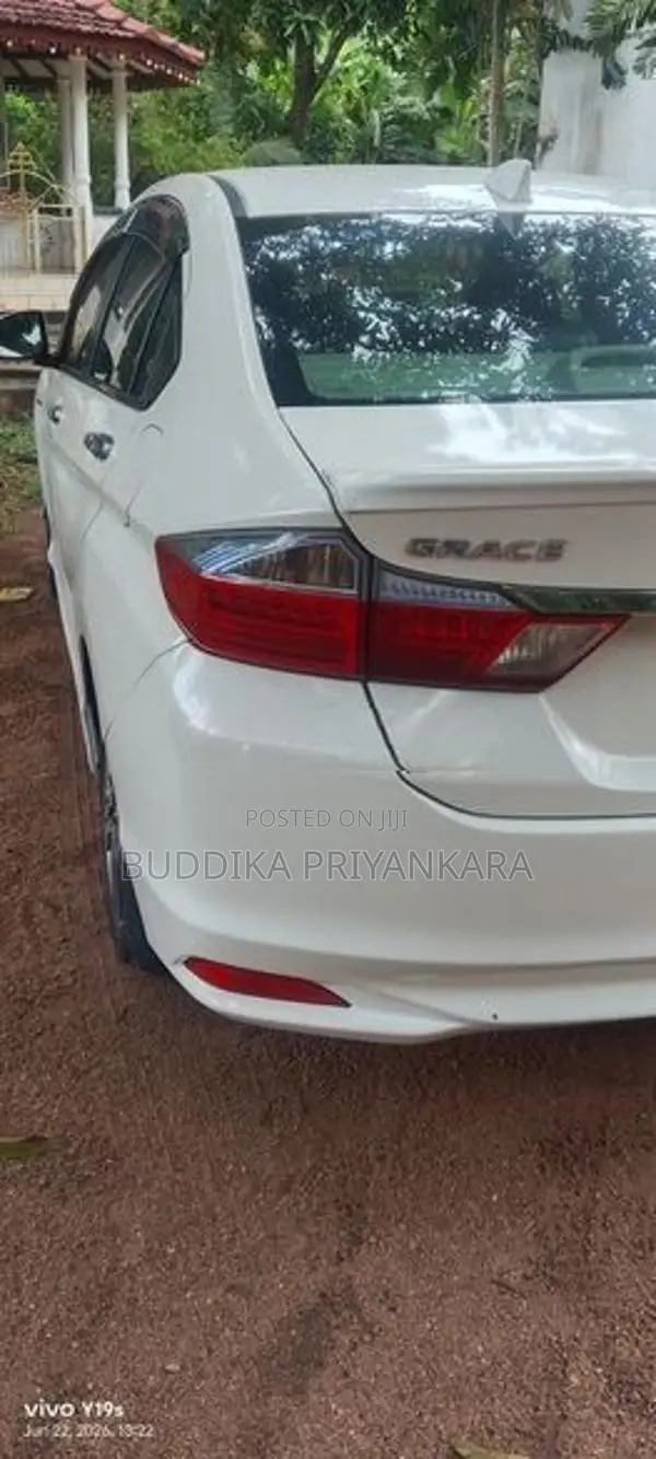 Honda Grace 2015
