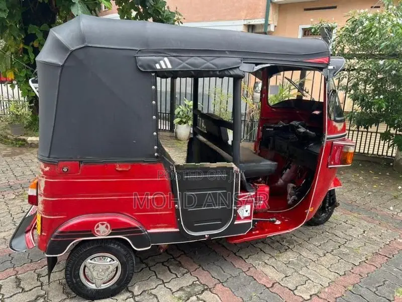 Bajaj RE 2012