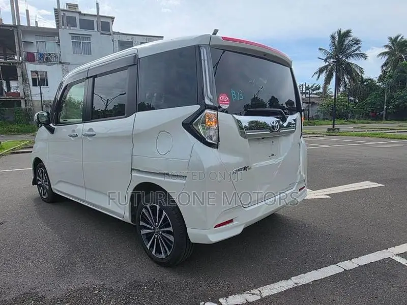 Toyota Roomy Custom GT 2025