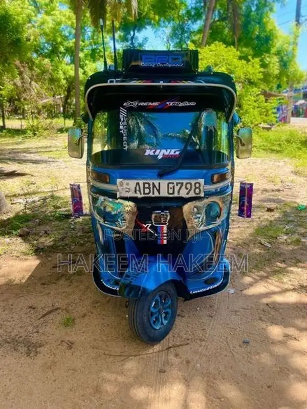 Bajaj RE 2016