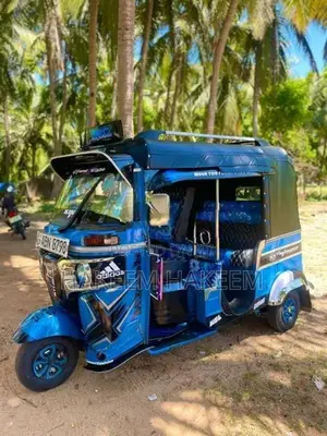 Bajaj RE 2016