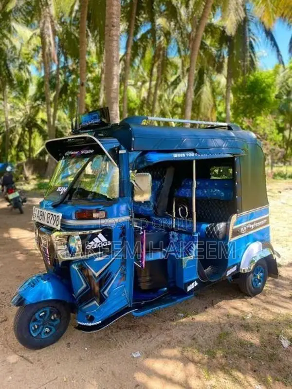 Bajaj RE 2016