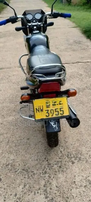 Bajaj CT100 2020