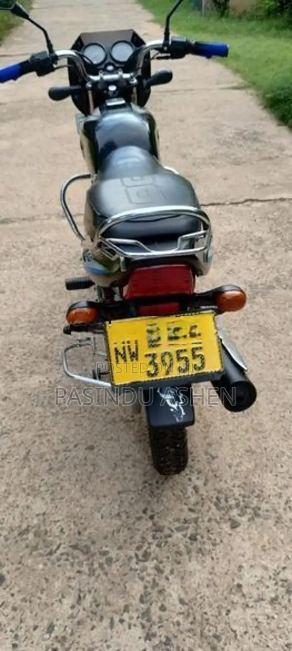 Bajaj CT100 2020