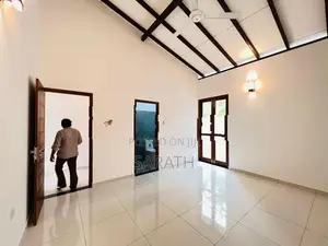 අතුරුගිරියෙන් අලුත්ම නිවසක් විකිණීමට |