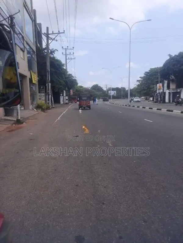 Land For Sale In Boralesgamuwa Lake Road