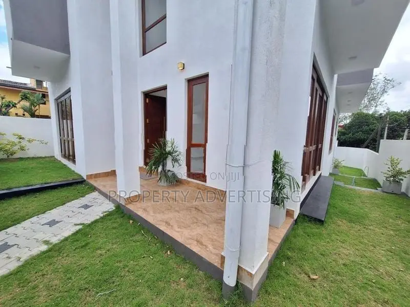 Super Luxury House for Sale in Thalawathugoda