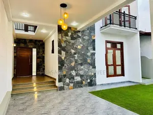 Brand New solid Modern super luxury piliyandala kottawa rd close by