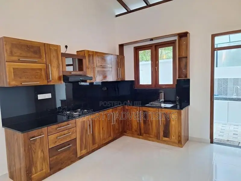 අතුරුගිරිය අලුතම් නිවසක් ව්කිනිමට