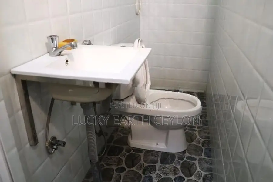 Nugegoda, 2nd Floor Unfurnished House (Commercial Use) For Rent (MG120