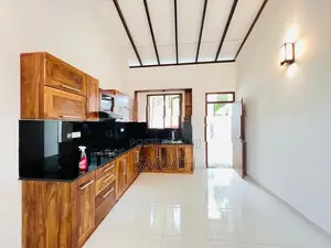 අතුරුගිරියෙන් අලුත්ම නිවසක් විකිණීමට