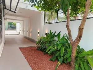 පදිංචිවියට සෑදු ණවමාදිලියේ ළස්සන දෙමහල් නිවසක් විකිනිමට අරලිය උයන