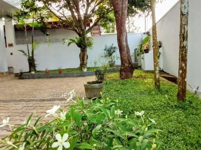 ☆ Ambalangoda 3 Story House for Sale ( RS- 476 )
