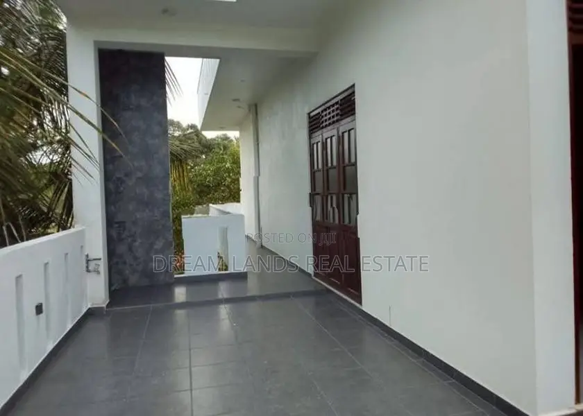 ☆ Ambalangoda 3 Story House for Sale ( RS- 476 )