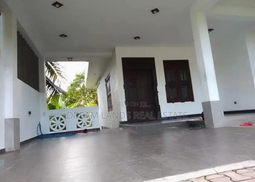 ☆ Ambalangoda 3 Story House for Sale ( RS- 476 )