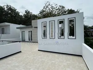 නව ගෘහ නිර්මාණ ශිල්පයට ඉදිවුන දෙමහල් නිවස විකිණීමට piliyandala