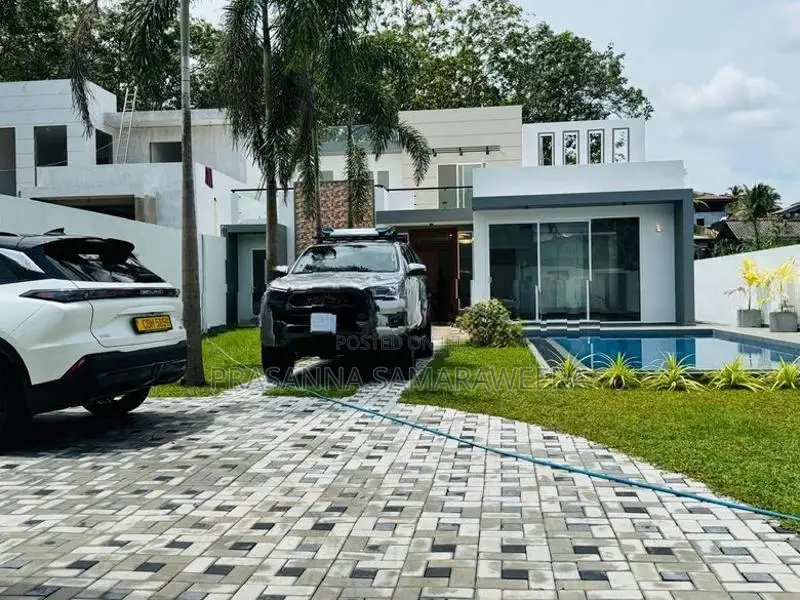 නව ගෘහ නිර්මාණ ශිල්පයට ඉදිවුන දෙමහල් නිවස විකිණීමට piliyandala