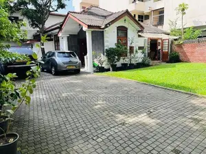 (AFA647)19 P Land With Antic Type Good House For Sale At Colombo 04