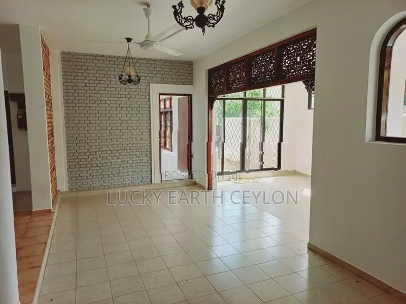 Battaramulla, 2 Story Unfurnished A/C Large house For Rent (MG1208)