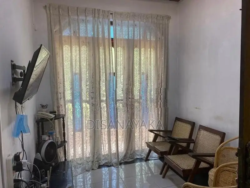 House with land for sale in Nugegoda Ds30000