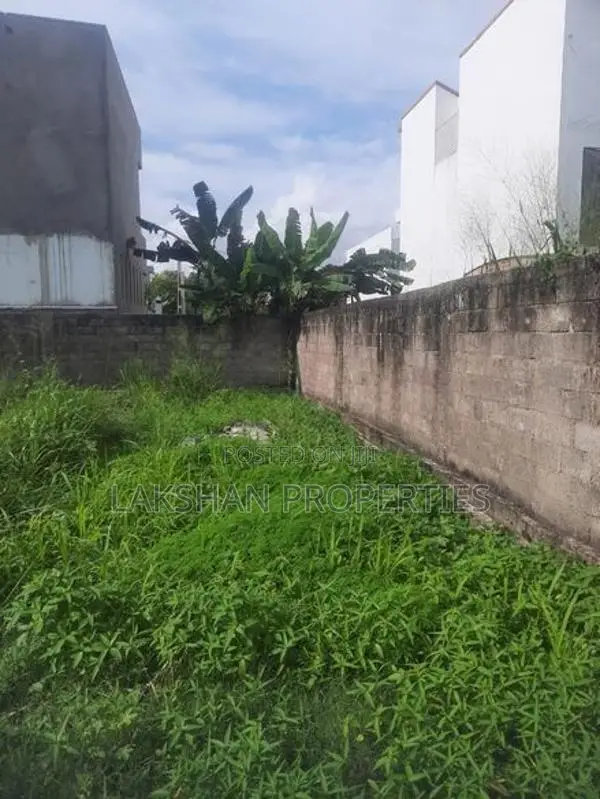 Land For Sale In Boralesgamuwa Pirivena Road