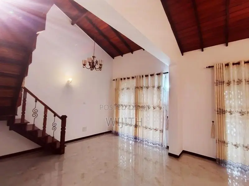 ගඩොල්වලින් පදිංචිවියට සෑදු ළස්සන දෙමහල් නිවසක් විකිනිමට පිලියන්දල