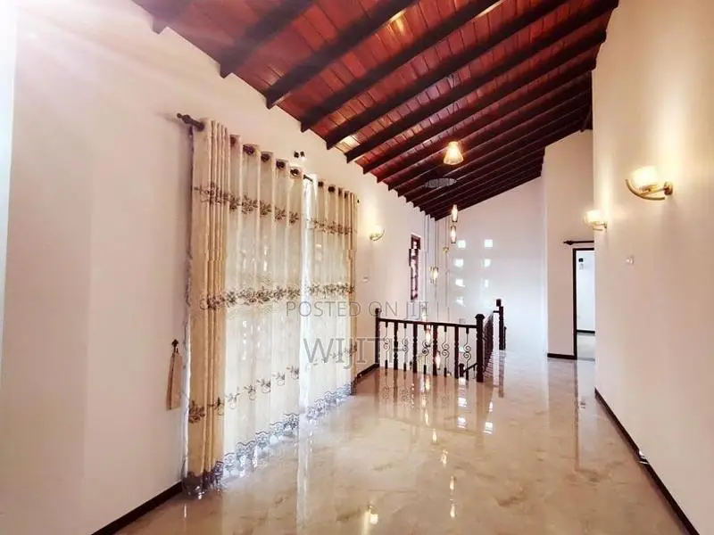 ගඩොල්වලින් පදිංචිවියට සෑදු ළස්සන දෙමහල් නිවසක් විකිනිමට පිලියන්දල