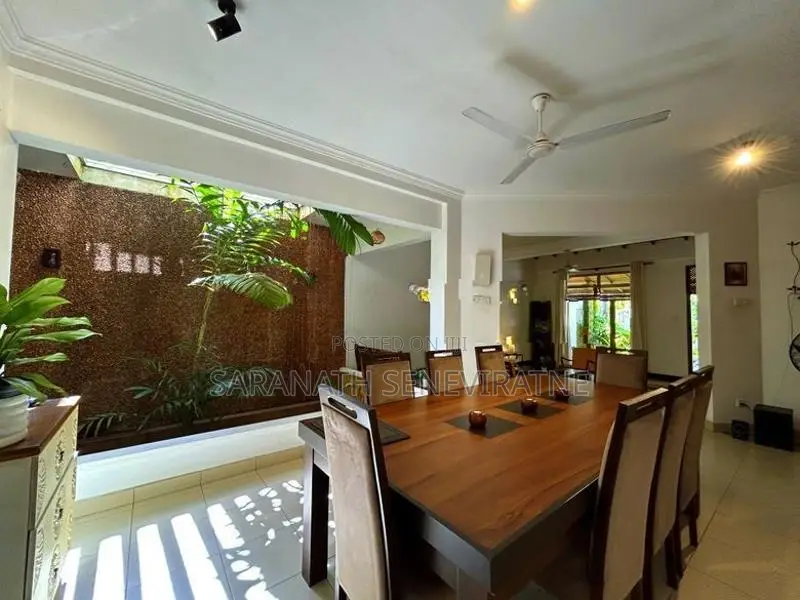 Luxury Well Designed & Build House With Beautiful Garden - Nugegoda To