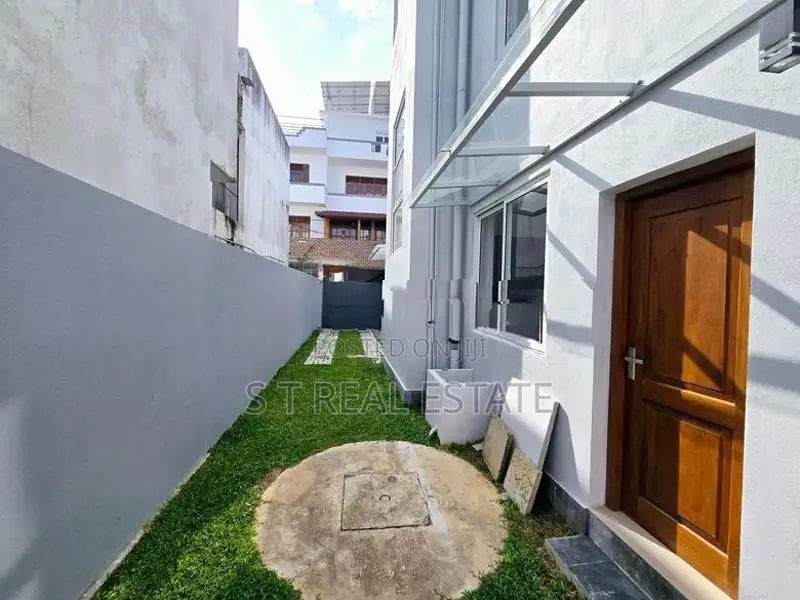 Modern Designed Luxury 3 Storey House for Sale in Mount Lavinia