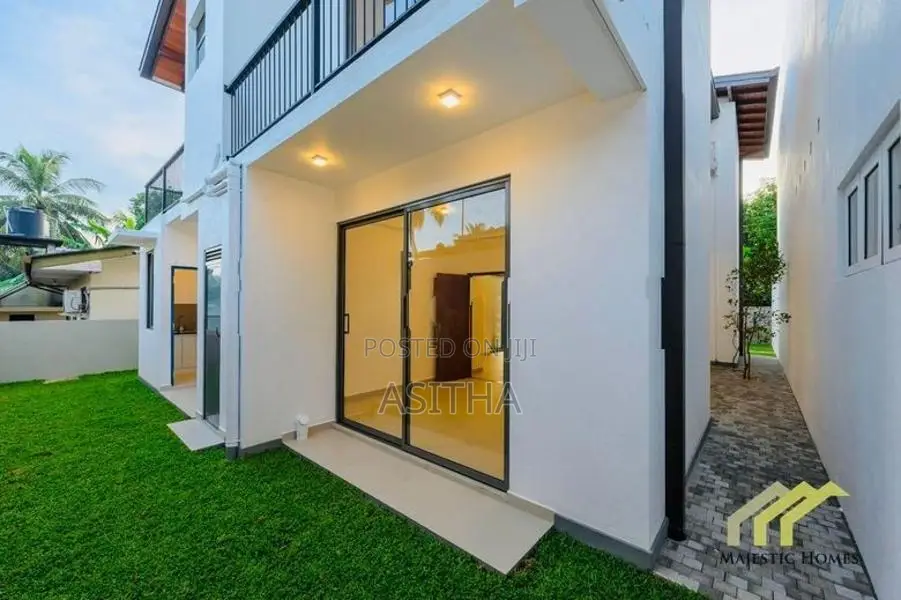 පදින්චි නොවු අලුත්ම දෙමහල් නිවස කැස්බැව