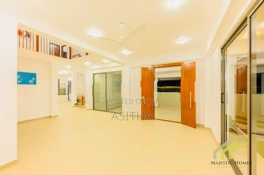පදින්චි නොවු අලුත්ම දෙමහල් නිවස කැස්බැව