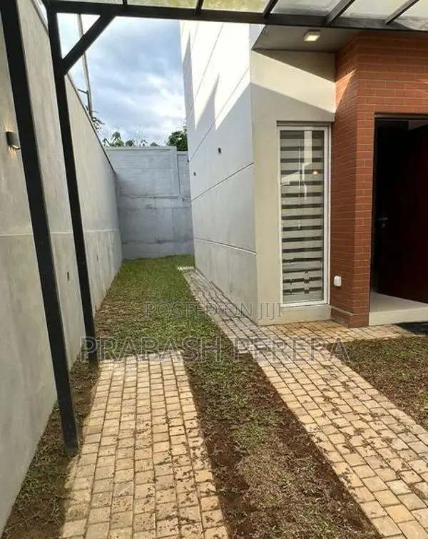 House for Sale in Kahathuduwa Canterbury Garden