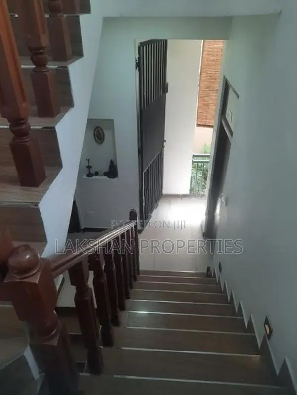 House For Sale In Thalawthugoda Pelawththa