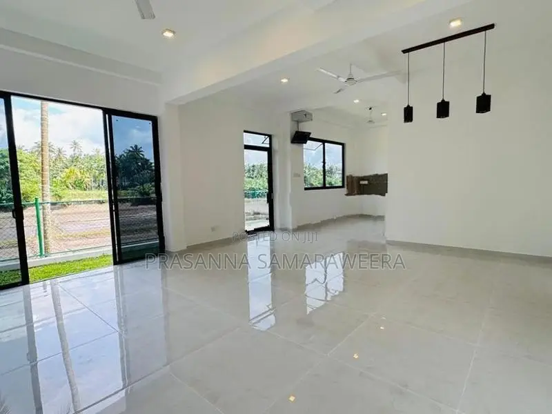 super luxury Brand New solid 2 Story House-piliyandala