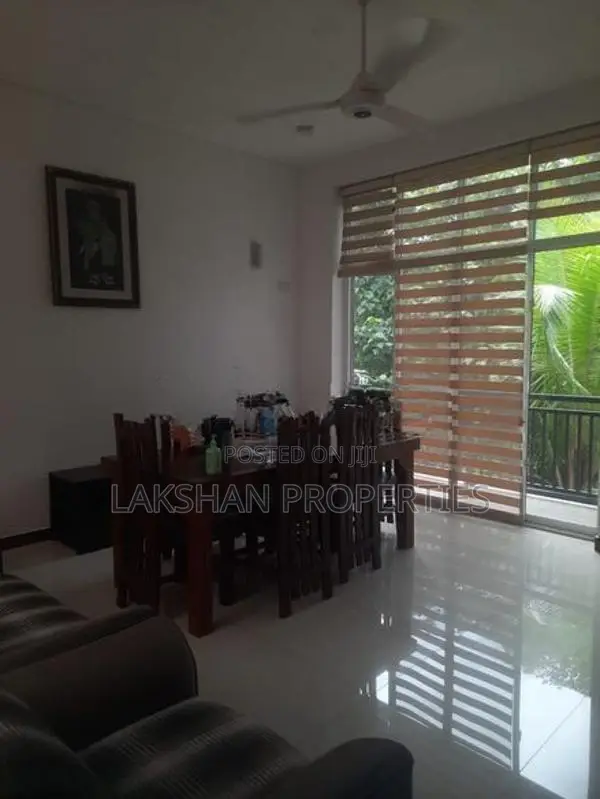 House For Sale In Thalawthugoda Pelawththa