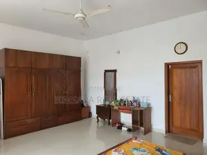 Luxury 3-Storey 4BR House for Lease in Capital Kingdom Thalawathugoda