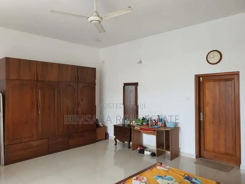 Luxury 3-Storey 4BR House for Lease in Capital Kingdom Thalawathugoda