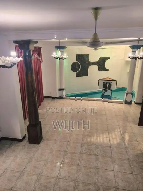 පදිංචිවියට සෑදු දෙමහල් නිවසක්විකිනිමට මහරගම