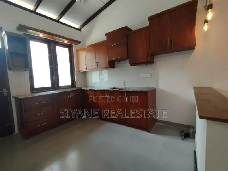 Modern House for Sale in Athurugiriya