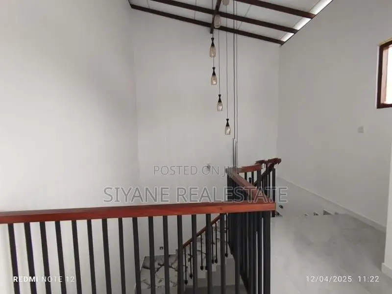 Modern House for Sale in Athurugiriya