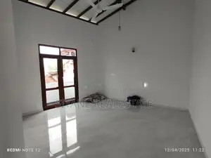 Modern House for Sale in Athurugiriya