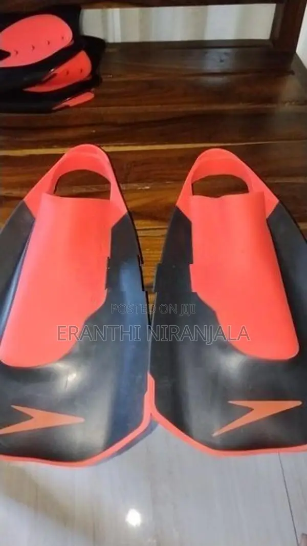 Swimming fins with paddles